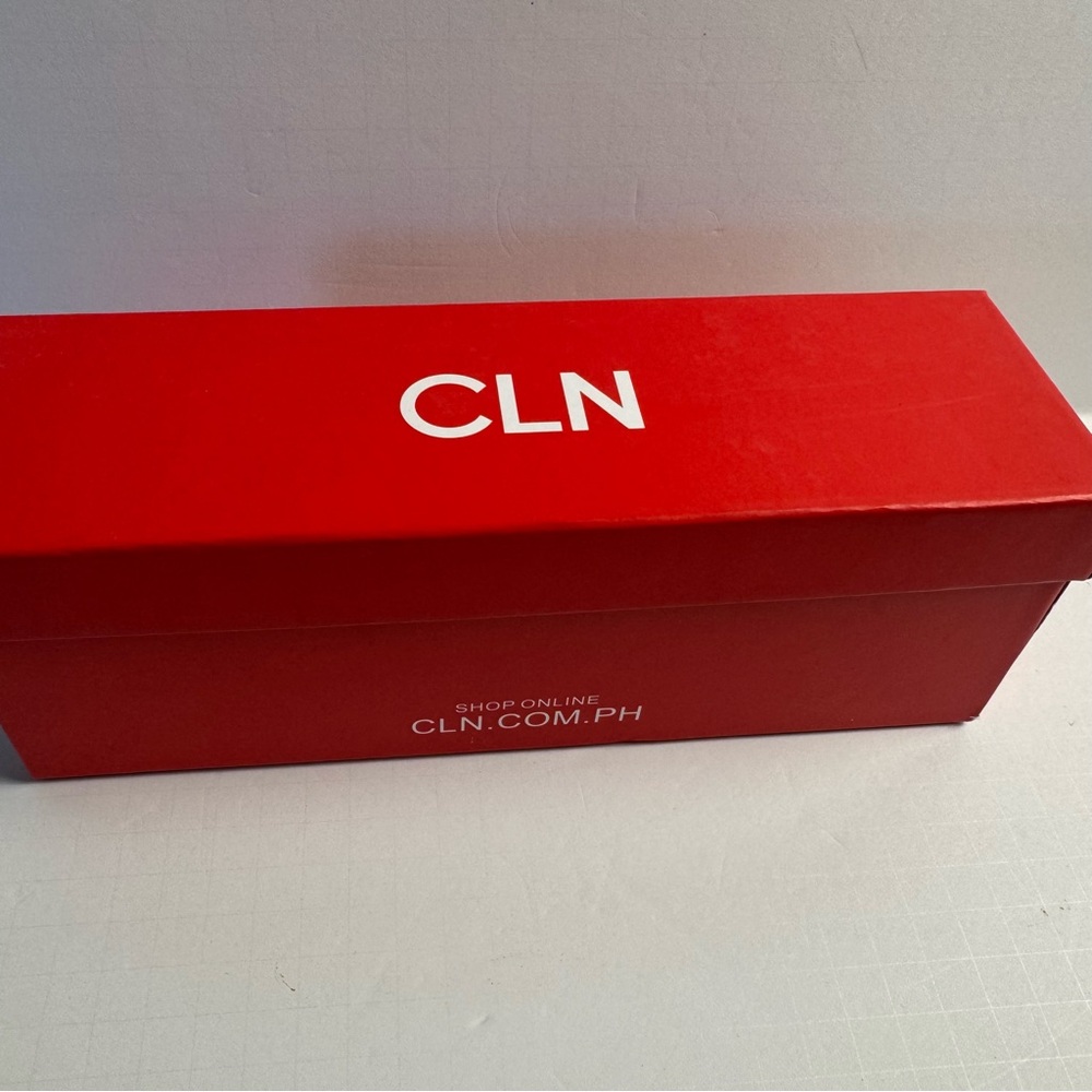 CLN size 8, UK 6, EUR 29 Women's Slide Sandals - Picture 5 of 10